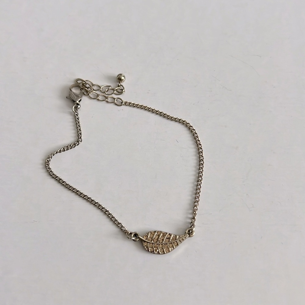 Feather bracelet